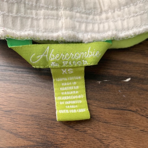 Abercrombie and Fitch Green and White shorts - Picture 2 of 4
